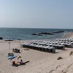 White Charm By The Sea アパート