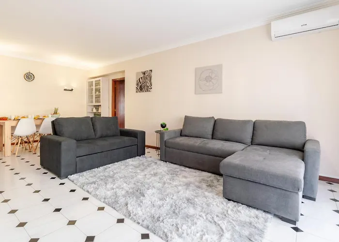 White Charm By The Sea Apartman *