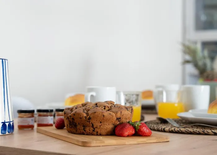 White Charm By The Sea Apartman *